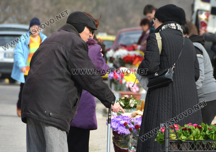 Хасковлии почетоха мъртвите на Задушница
