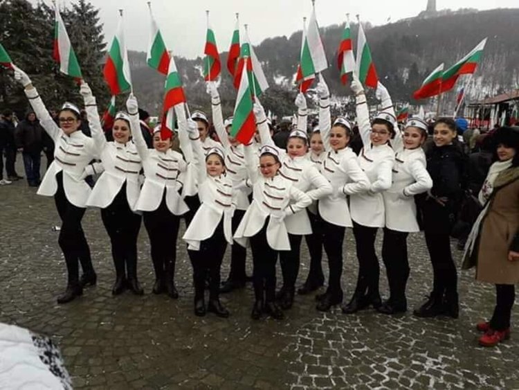 Мажоретки от Хасково участваха в тържествата на връх Шипка