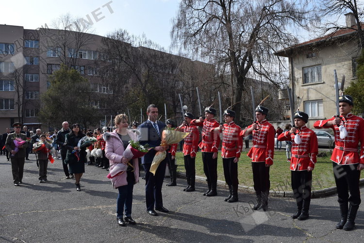 Кърджалийци положиха венци пред монумента на Руския воин, гвардейци отдадоха почит