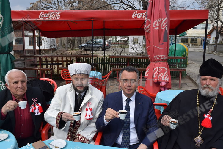 Петнадесет години без прекъсване в Кърджали  кмет, поп и мюфтия си пият Третомартенското кафе при даскала