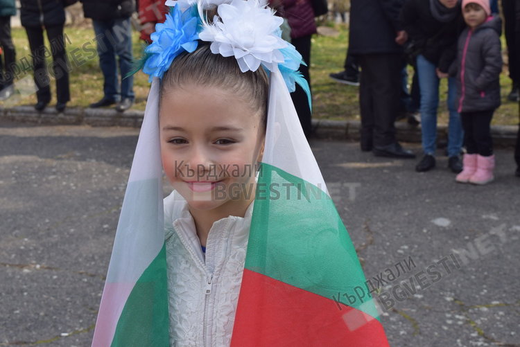 Кърджалийци положиха венци пред монумента на Руския воин, гвардейци отдадоха почит