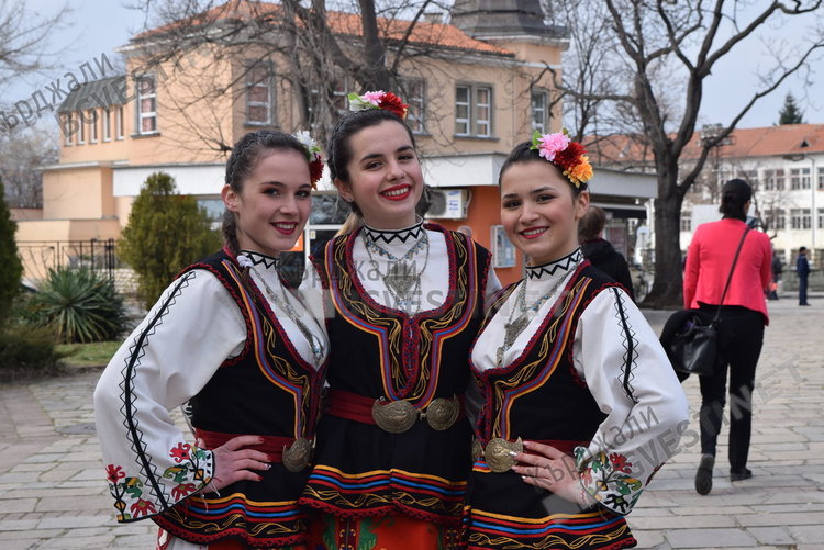 Хиляди кърджалийци излязоха да празнуват Трети март, стълпотворение в Градската градина