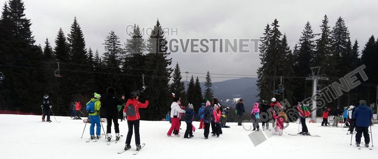 Над 700 души с носии и знамена се спуснаха от кулата "Снежанка" за 3 март