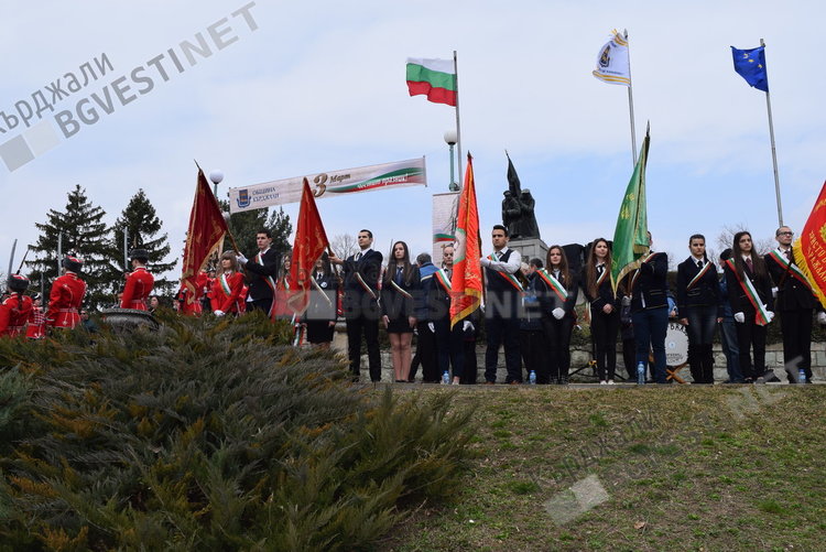 Хиляди кърджалийци излязоха да празнуват Трети март, стълпотворение в Градската градина