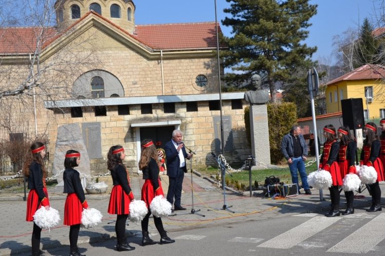 Момчилград отбеляза тържествено Националния празник