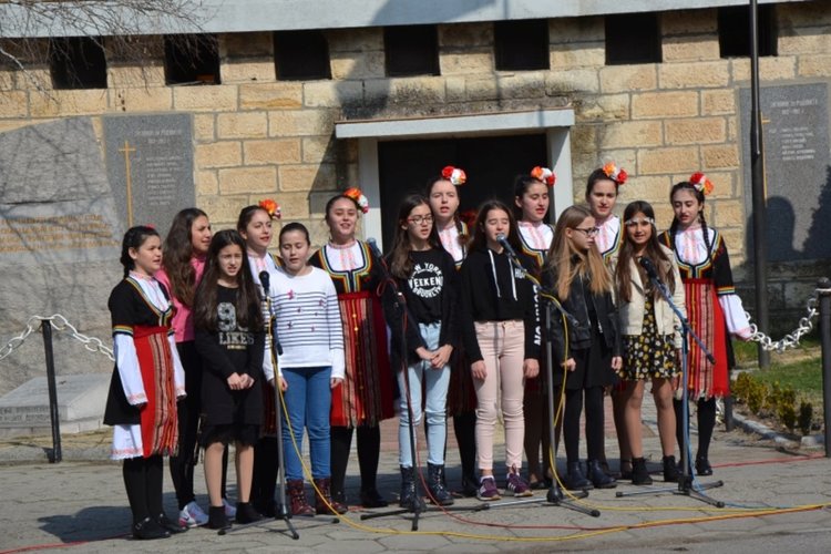 Момчилград отбеляза тържествено Националния празник