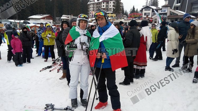 Над 700 души с носии и знамена се спуснаха от кулата "Снежанка" за 3 март