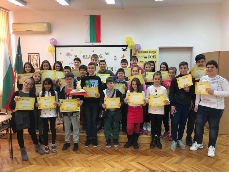 Алековци с двама участници на регионалния кръг на Spelling Bee