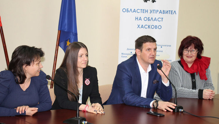 Областният посрещна в администрацията младежи от четири държави 