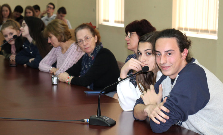 Областният посрещна в администрацията младежи от четири държави 