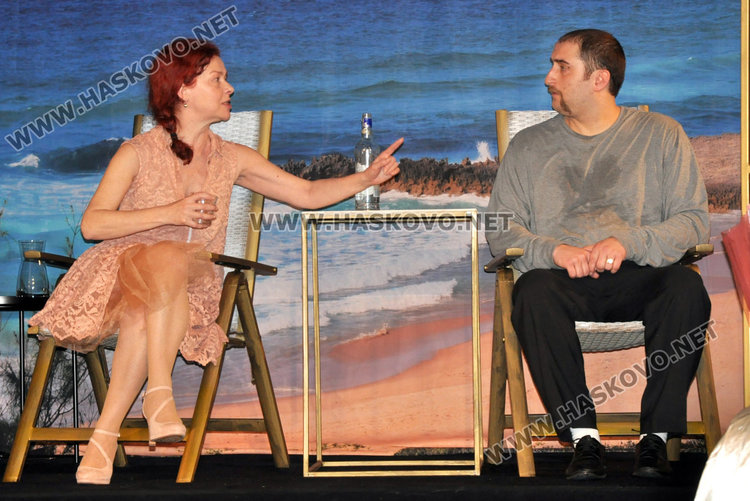 Тони Станчева отново на сцената в театъра в премиерата "Различен от всички"