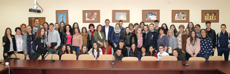 Областният посрещна в администрацията младежи от четири държави 