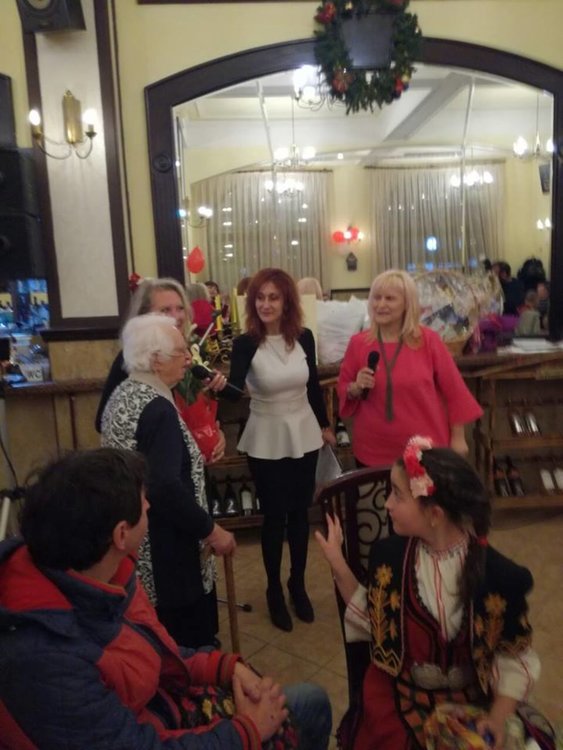 Жените социалистки в Кърджали се веселиха за Осми март, почетоха ги депутати