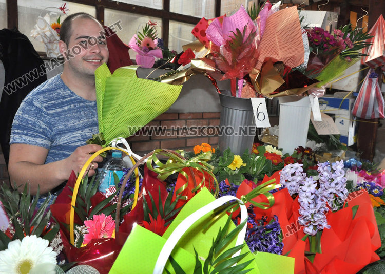 Цвете в саксия предпочитано за 8 март