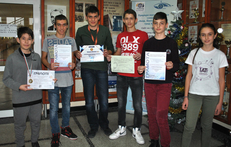 Стоян Малинин  /третият отляво на дясно/