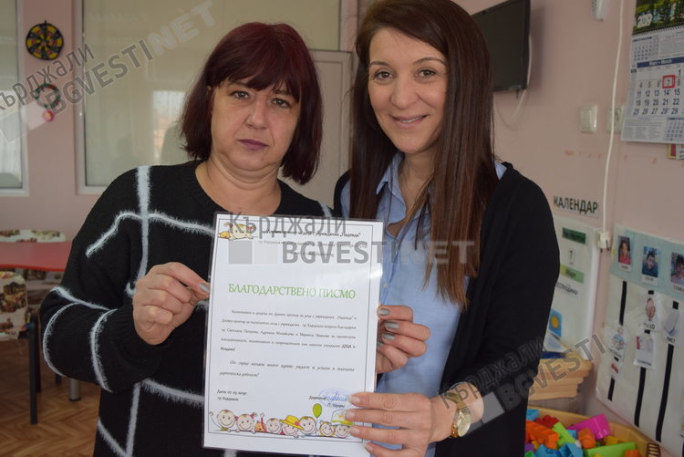 Гурбетчийки от Кърджали разпространиха мартенички в Германия,  дариха 1000 лева за деца с увреждания