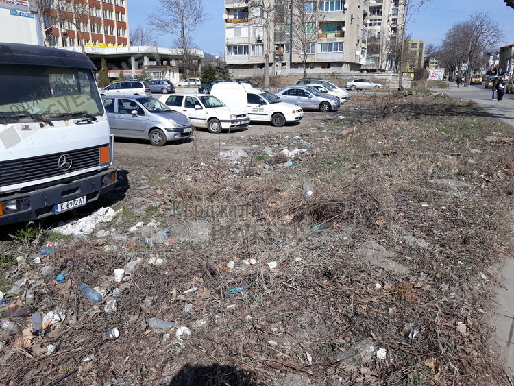 Сметище пред "Лидл"