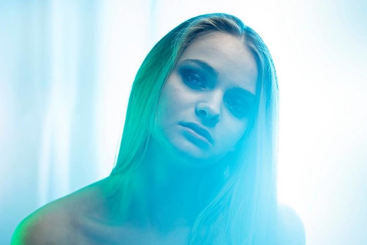 Един от портретите на автора, с типична за него изразност и съчетание на красота и носталгичност