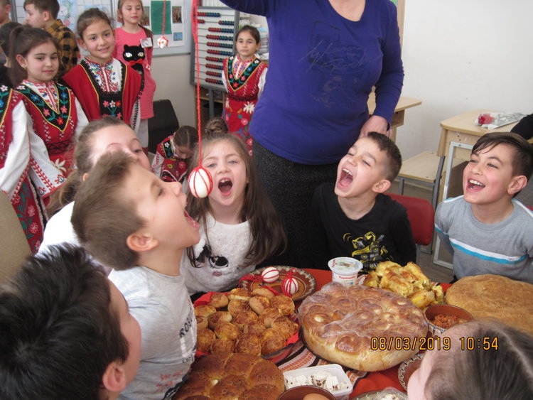 Българознайковци изучават народните традиции и обичаи