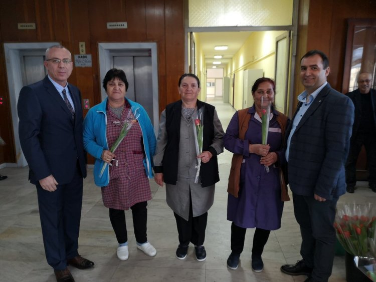 Лалета от инж.Хасан Азис за служителките в общината