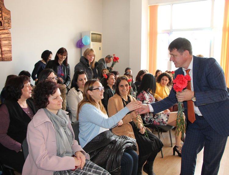 Кметът Ресми Мурад поздрави дамите от Ардино със стилно тържество