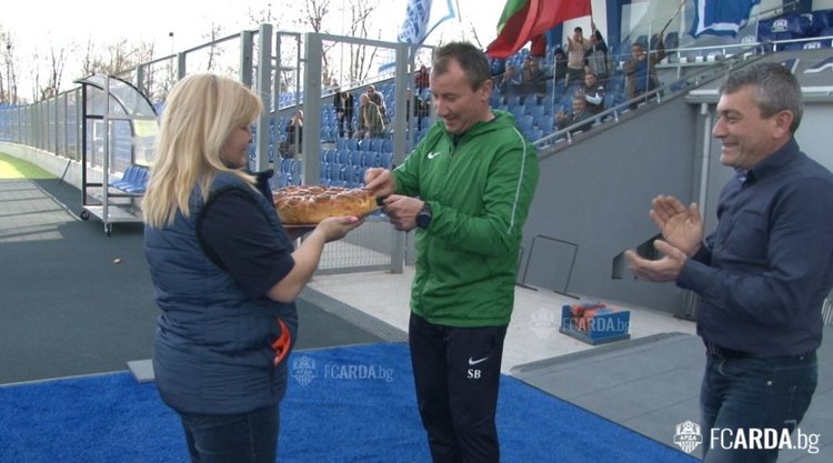С питка и мед бе посрещнат от феновете новият старши треньор на ПФК АРДА Стамен Белчев