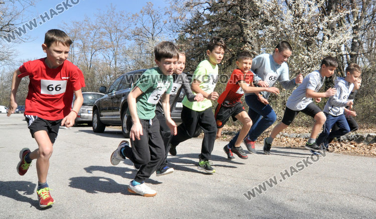 60 деца от три града участваха в крос на Кенана
