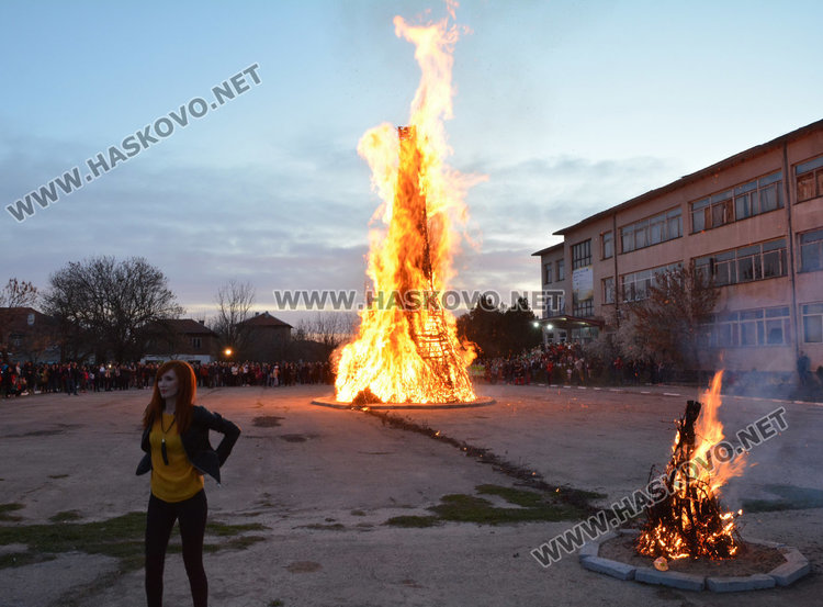 20-метрова клада озари за здраве десетки хора в Деня на прошката