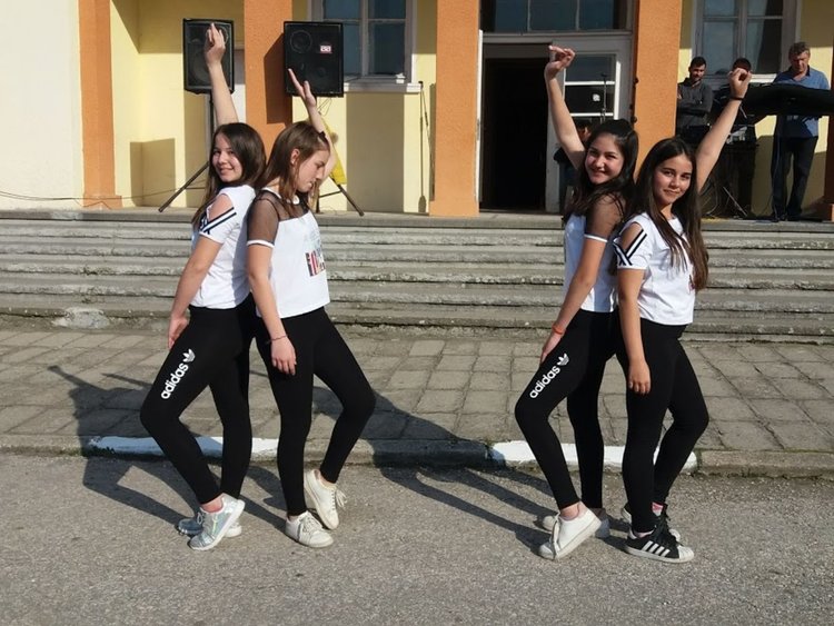 Кмет и кметица искаха прошка от караджаловци