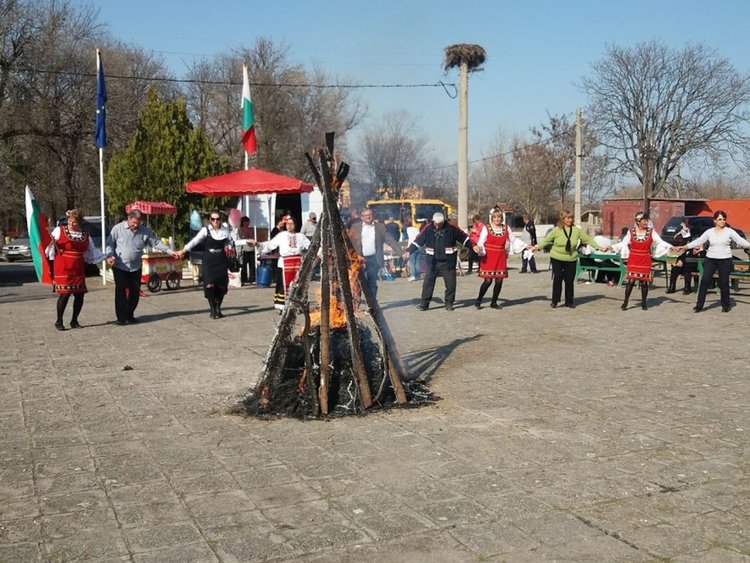 Кмет и кметица искаха прошка от караджаловци