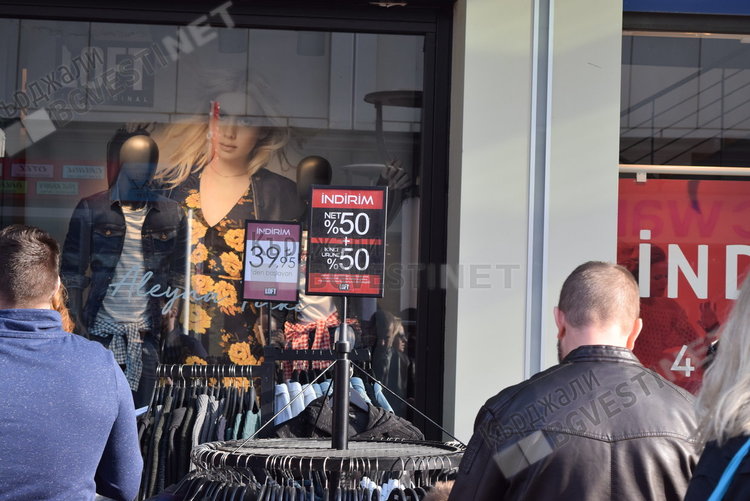 Вавилонско стълпотворение в Одрин,  сезонното намаление привлече половин България