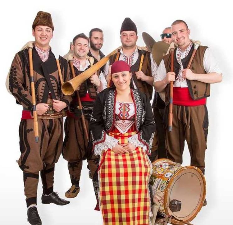 Уникалният състав „Тъпани и гайди“ в новия филм от поредицата „От мерак“