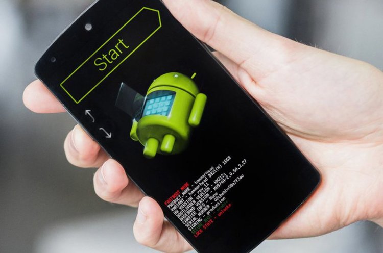 ЕС иска да въведе забрана за модифициране на операционната система в смартфоните