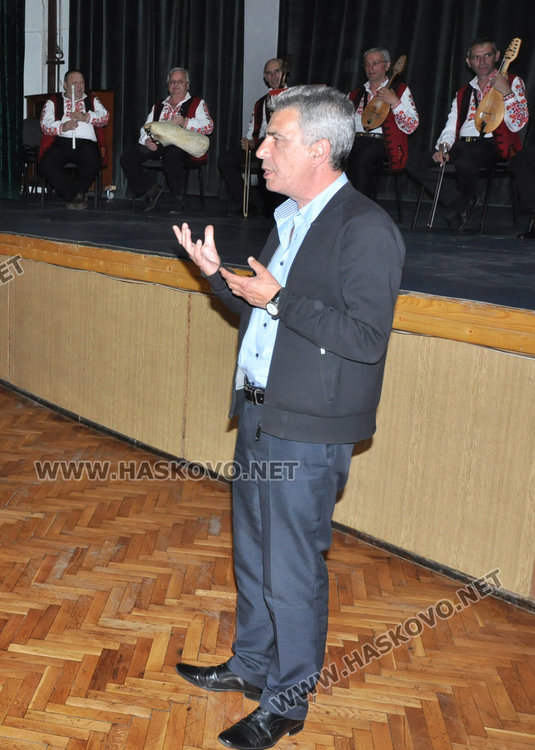 Пътешествие в българския фолкор с народния оркестър на Хасково