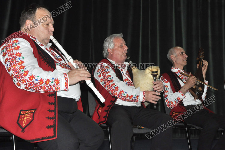 Пътешествие в българския фолкор с народния оркестър на Хасково