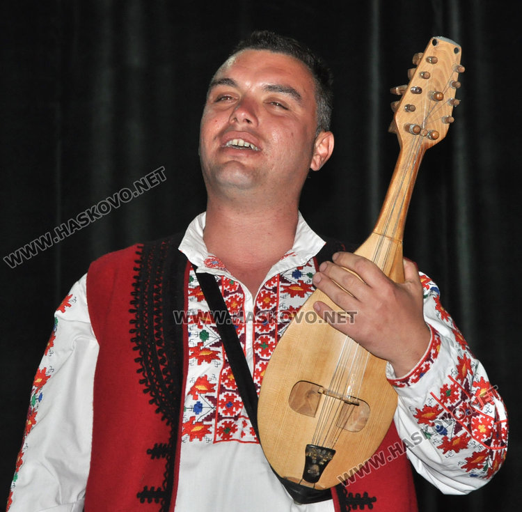 Пътешествие в българския фолкор с народния оркестър на Хасково