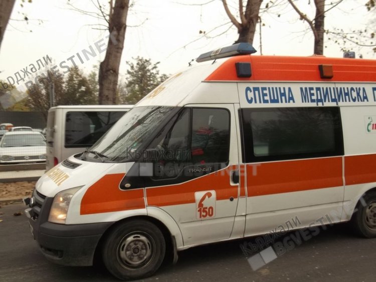 Пациент се нахвърли над спешен медик в Крумовград, налита и на полицаи