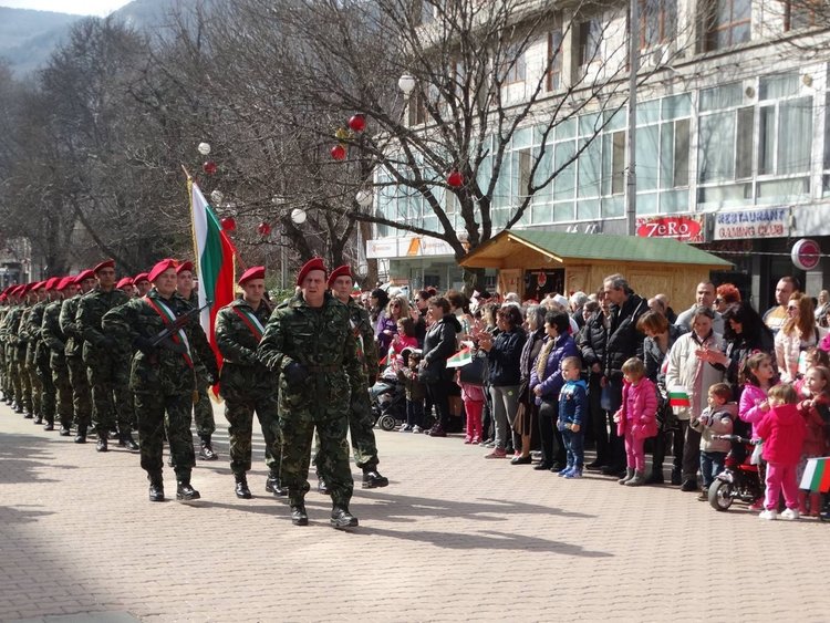 Тържествена военна церемония в Асеновград днес 