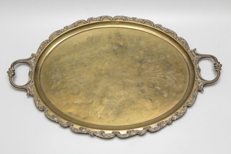 Подносите на княз Александър Батенберг в НИМ