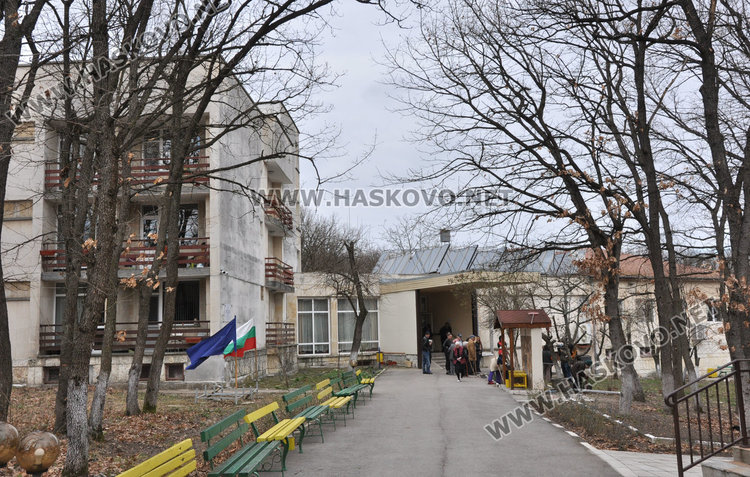 91-годишна копае градинка, засадиха "дървото на живота" в Старческия дом