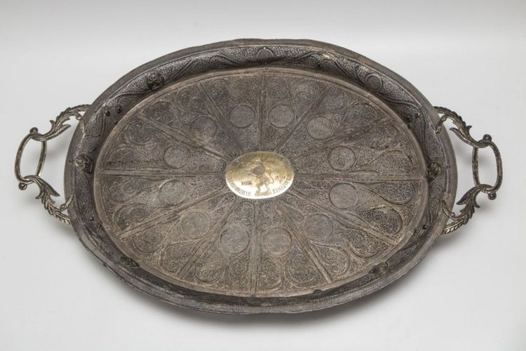 Подносите на княз Александър Батенберг в НИМ