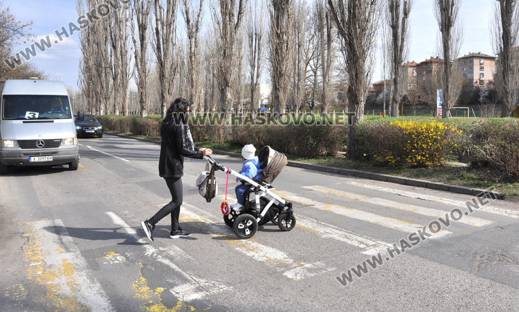 Хасковлия: Пешеходна пътека води в храстите. Започва обновяване на маркировката