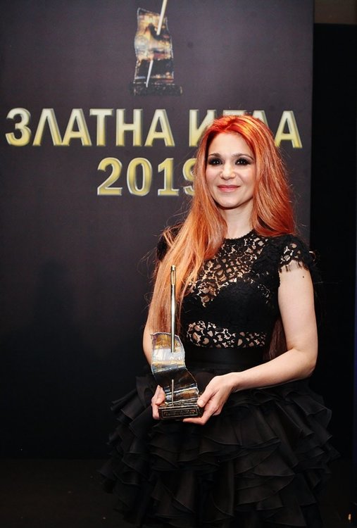 Невена Николова със Златна игла за дизайнер на годината