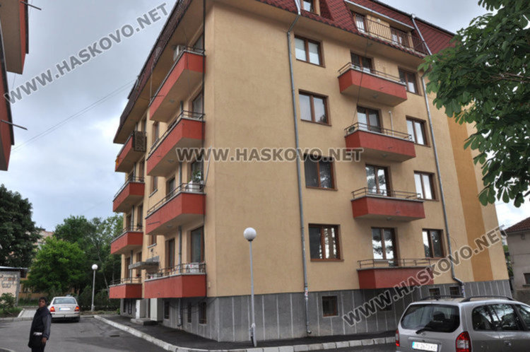 Кметът вади заместничката си Янузова от социалното жилище