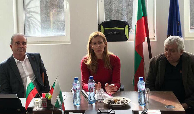 Министър Ангелкова в Нареченски бани: Полагаме усилия да обновим базата за балнео- и СПА услугите