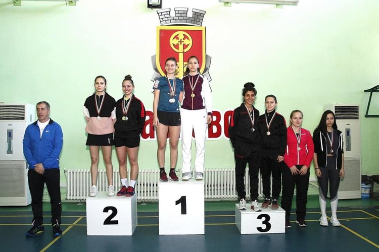 По два златни медала за Таня Иванова и Евгени Панев на Държавното по бадминтон в Хасково