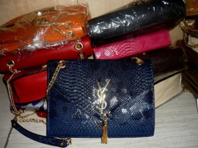 Задържаха чанти и тениски менте на КПП "Чилик"