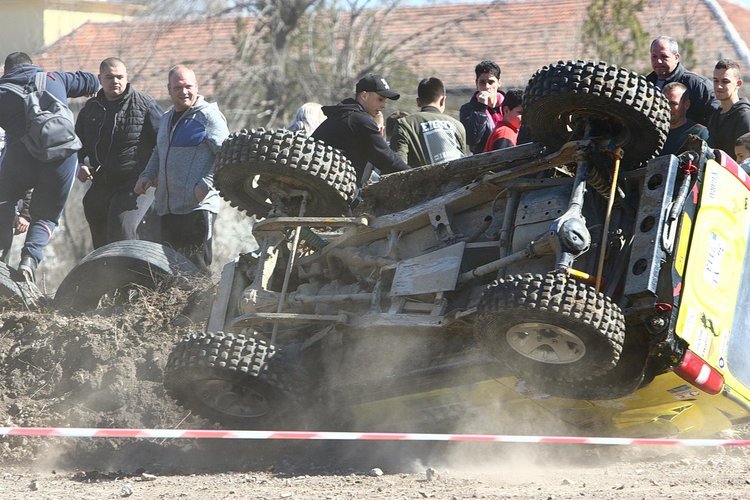 Над 5000  души наблюдаваха затвореното трасе на „Кърджали офроуд фест”.