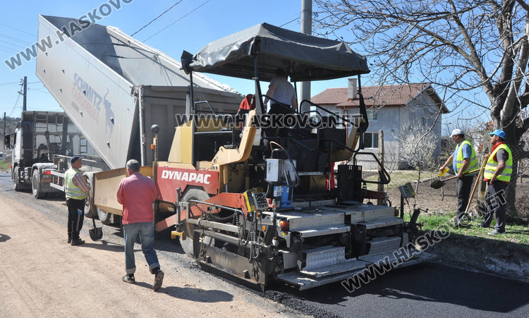 Асфалтът за Кърджалийска отиде на "Пещера", ремонтират още 3 булеварда
