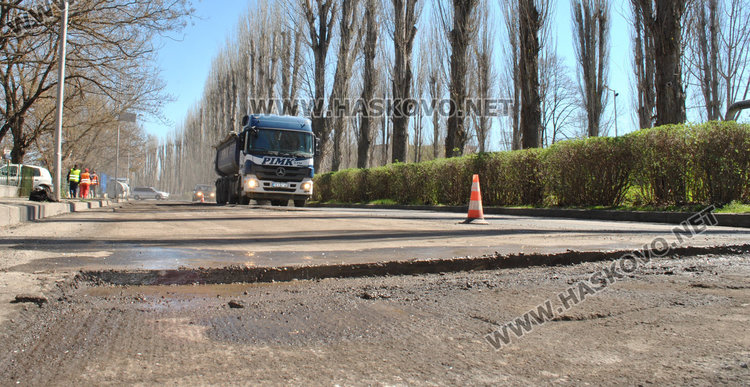 Асфалтът за Кърджалийска отиде на "Пещера", ремонтират още 3 булеварда